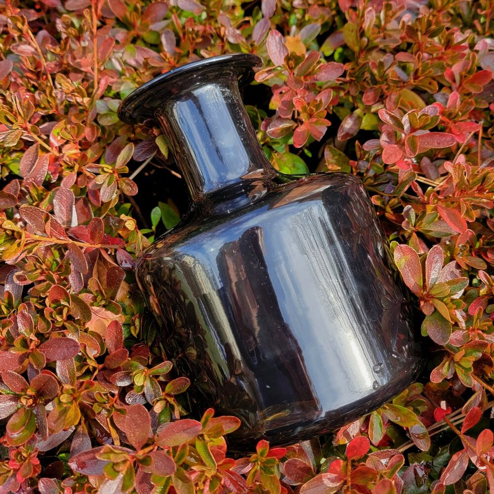 ❝ semi transparent black glass vase ✦˖❞